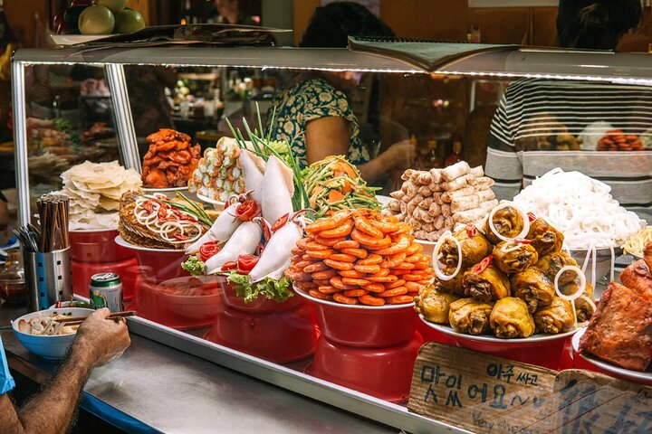 06. Tour Đi Bộ Thưởng Thức Ẩm Thực Đường Phố Hội An (14:30 – 19:30) ( Giá chỉ từ $26/1 khách)