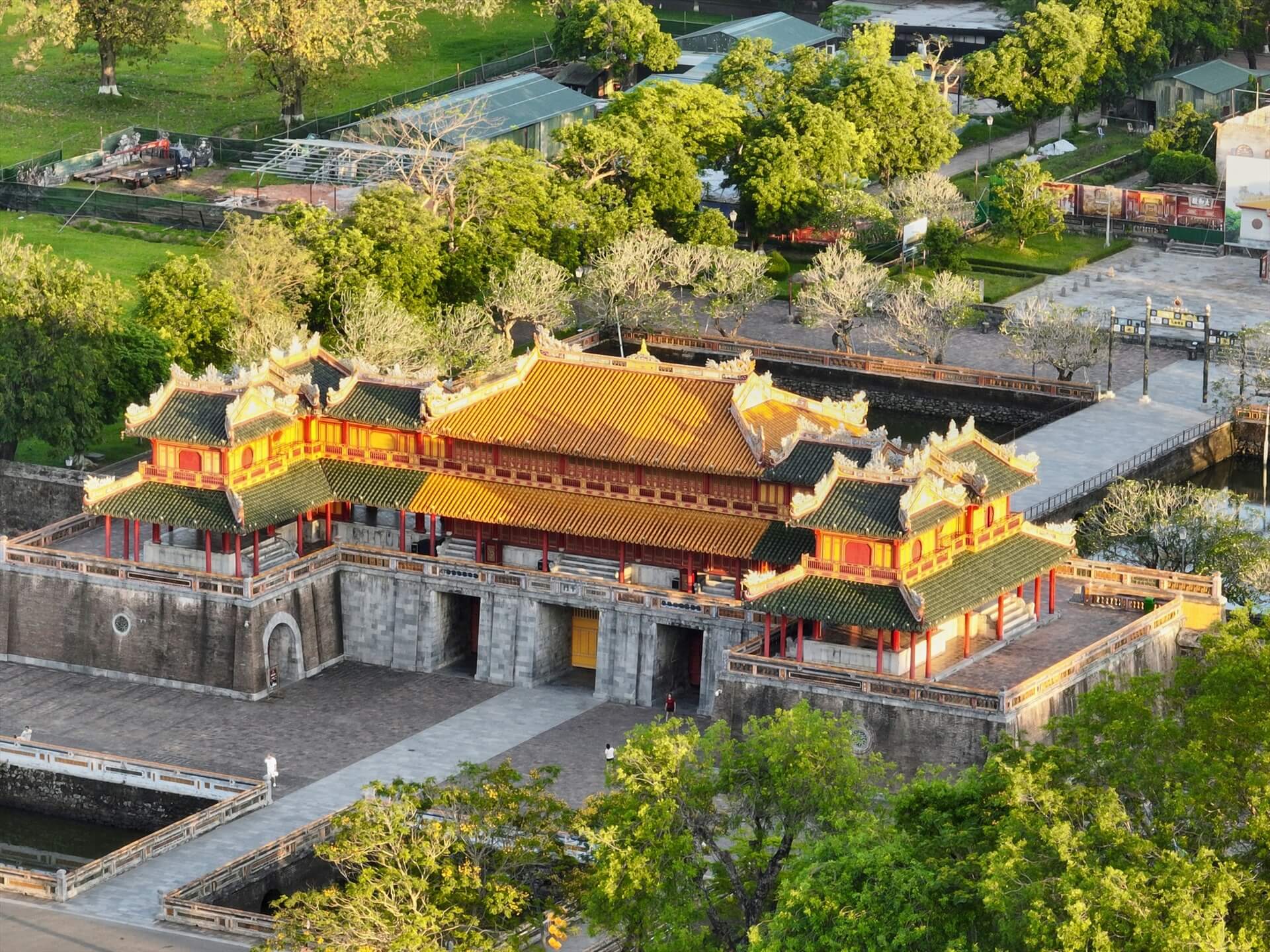 12. Tour Cố Đô Huế 1 Ngày Trọn Gói Từ Hội An & Đà Nẵng ( Giá chỉ từ $56/ 1 khách)