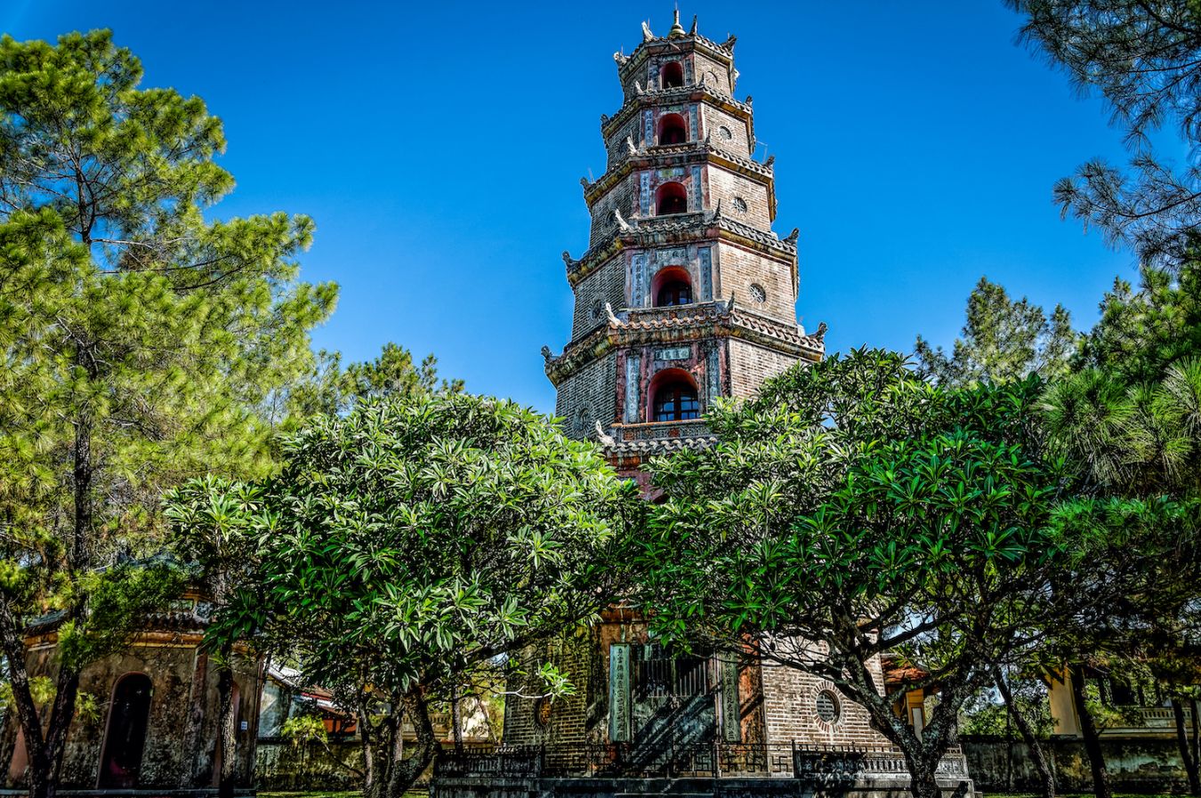 12. Tour Cố Đô Huế 1 Ngày Trọn Gói Từ Hội An & Đà Nẵng ( Giá chỉ từ $56/ 1 khách)
