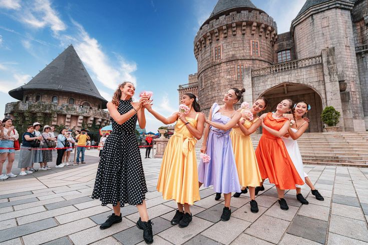 11. Tour Bà Nà Hills & Cầu Vàng trọn gói từ Hội An & Đà Nẵng (1 Ngày) ( Giá chỉ từ $66)