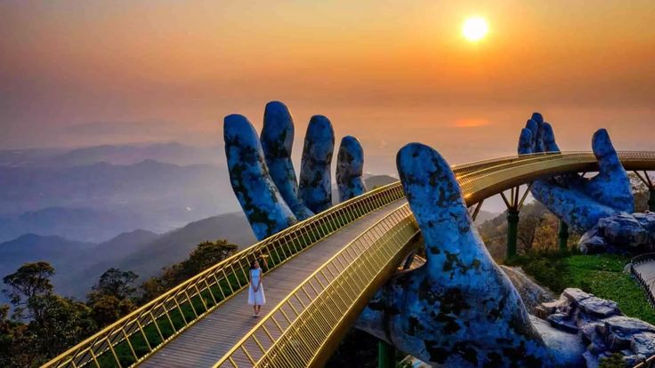 11. Tour Bà Nà Hills & Cầu Vàng trọn gói từ Hội An & Đà Nẵng (1 Ngày) ( Giá chỉ từ $66)