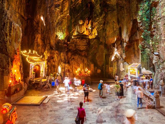 10. Tour Ngũ Hành Sơn – Hang Âm Phủ – Chùa Linh Ứng (Giá Chỉ $24/Khách)