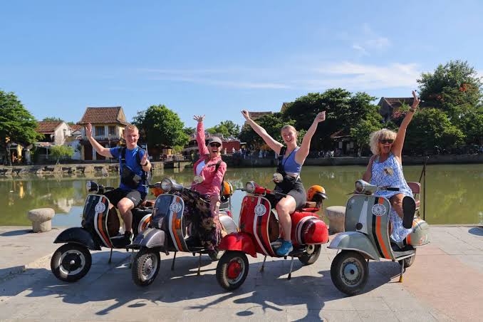 08. Tour Vespa Khám Phá Nông Thôn Hội An – Trải Nghiệm Văn Hóa & Ẩm Thực Độc Đáo ( Giá từ $65/khách)