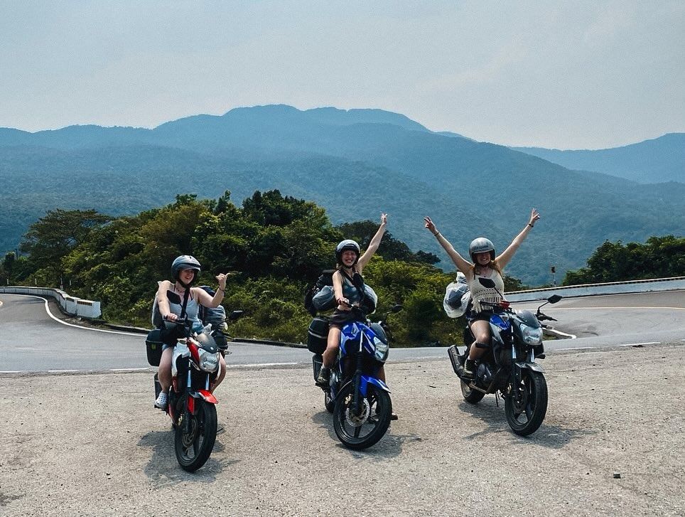 13. Tour Xe Máy Easy Rider ($49) & Thuê Xe 1 Chiều Đi Huế ($25)
