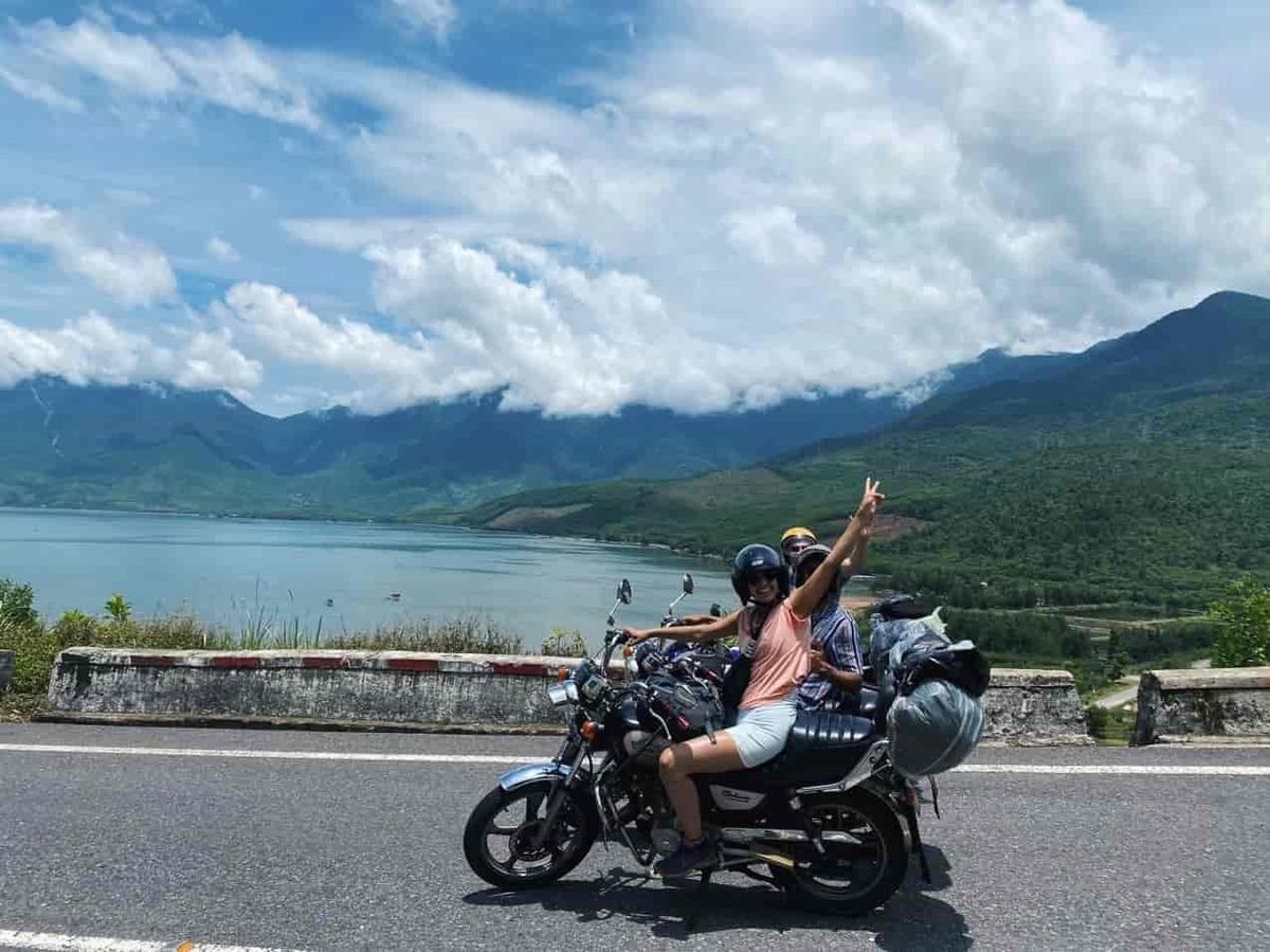 13. Tour Xe Máy Easy Rider ($49) & Thuê Xe 1 Chiều Đi Huế ($25)